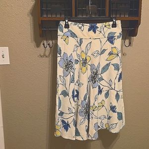 Emma James Petite Skirt, Size 4. Floral design on Linen and Rayon.
